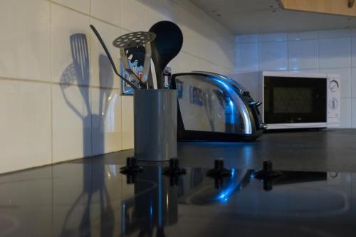 Hullidays - Theatre Side Apartment - image 9