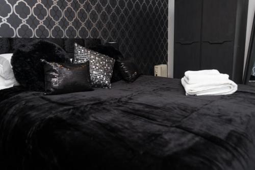 Hullidays - Theatre Side Apartment - image 11