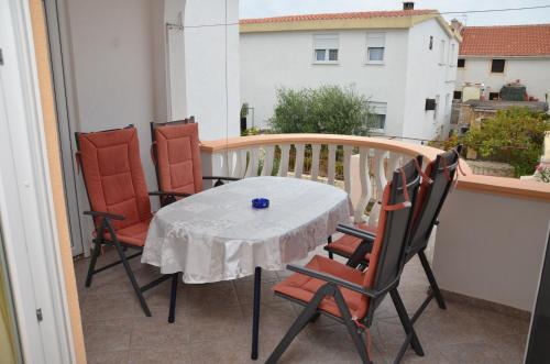 2 bedrooms, 4 beds