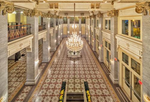 Buitenkant, Hotel Bentley in Alexandria (LA)