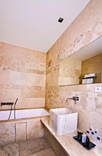 Superior Double or Twin Room with Square View image 10