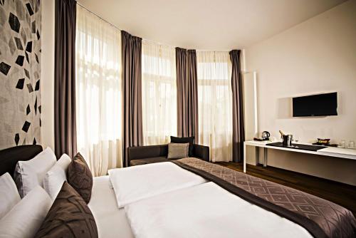 Hotel Golden Crown - image 10