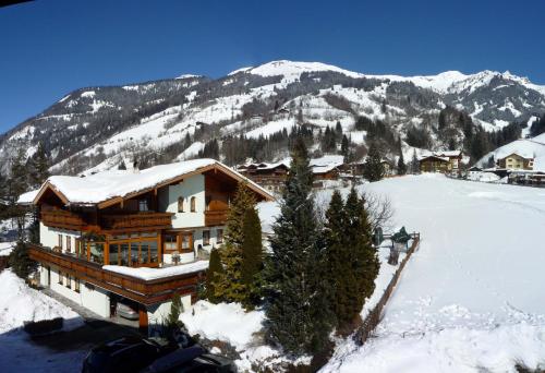A szálláshely kívülről, Gästehaus ALPINA (Gastehaus ALPINA) in Dorfgastein városközpont