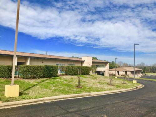 外部景觀, 圖珀洛機場溫德姆速8酒店 (Super 8 By Wyndham Tupelo Airport) in 圖珀洛 (MS)