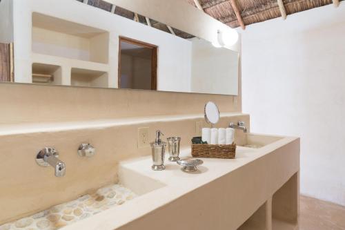 Bathroom, Hotel CasaBakal - A pie de Laguna - Bacalar in Bacalar