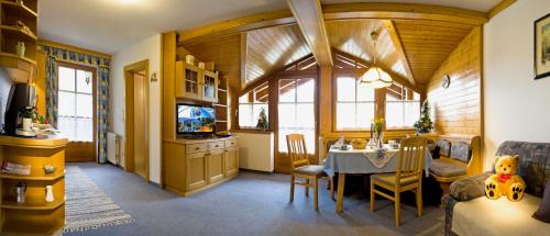 Közös társalgó / TV, Gästehaus ALPINA (Gastehaus ALPINA) in Dorfgastein városközpont