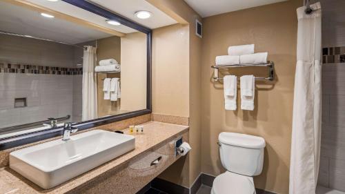 Best Western Plus Airport Inn And Suites