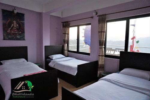 3 twin beds
