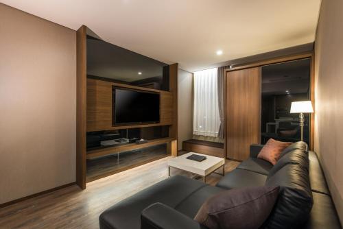 One-Bedroom Suite