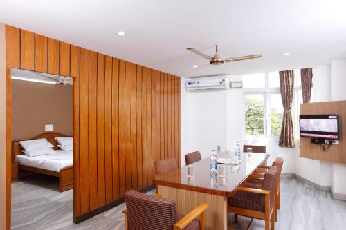 Sri Aarvee Hotel - Coimbatore photo 2