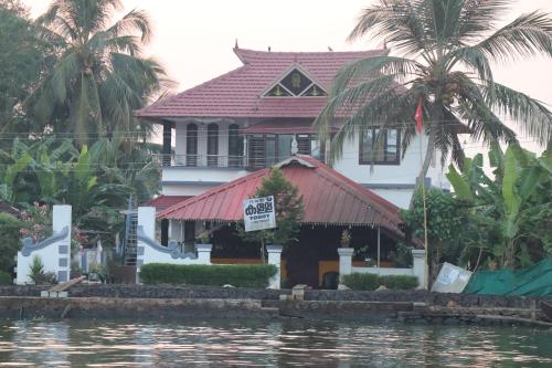 Friends Cruise, Nightstay Houseboat-VACCINATED STAFF