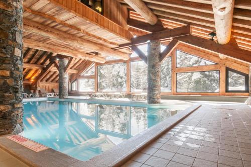 Swimming pool, Residence Les Fermes de Meribel - maeva Home in Meribel Village