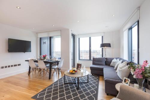 Portobello Apt with Floor-to-Ceiling Views, Londyn
