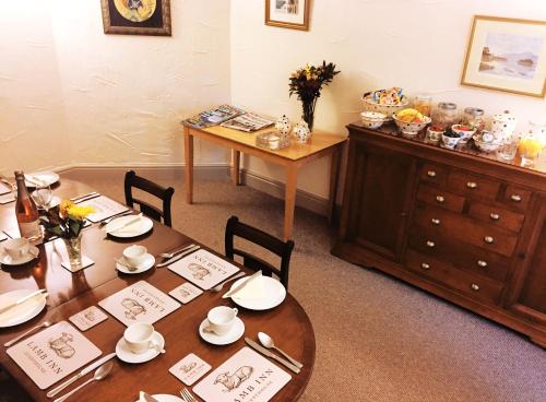 Lamb Inn Guesthouse - image 4