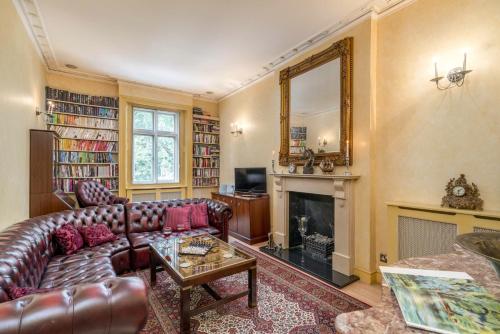 Classic luxury 2 bedrooms, sleeps 6, near Hyde Park