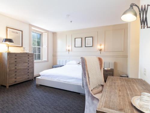 Garrison Inn - image 8