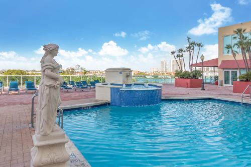 Churchill Suites Intracoastal Yacht Club