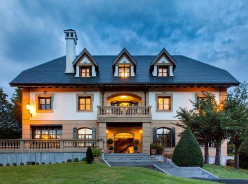 Family Home in Oiartzun with Mountain View - Adarra