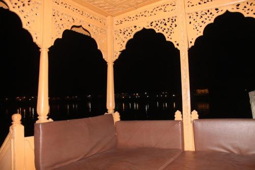 Iram Houseboats - image 2