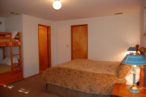 99 Yosemite Mountain Lodge - image 3