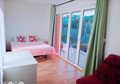 3 bedrooms, 4 beds