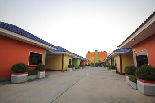 Exterior view, Windsor Resort in Lopburi