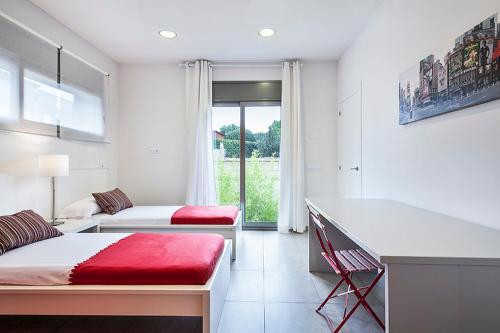 Family Oasis w Private Pool in Garriguella