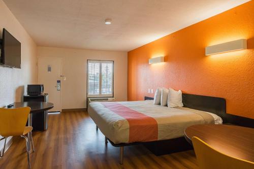 Motel 6-Savannah GA - Midtown - image 2