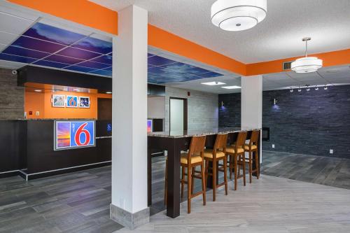 Motel 6-Savannah, GA - Midtown