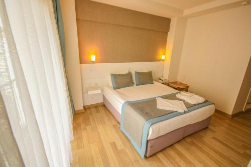 Parion House Hotel - image 3