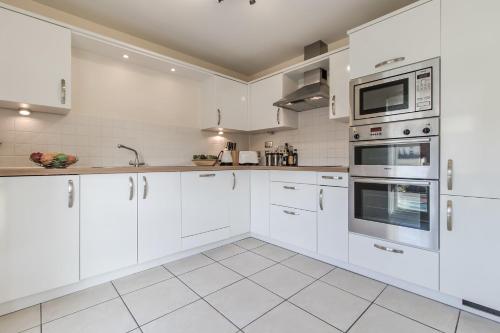 Accommodation Windsor Ltd - Trevelyan Court - image 2
