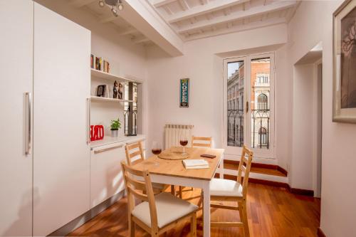 Cozy studio Parlamento - image 2