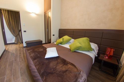 Arena Luxury Rooms - image 12