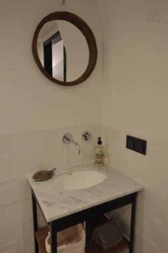 Romantic ground floor suite in Pijp near Sarphatipark, Амстердам (фото 10)