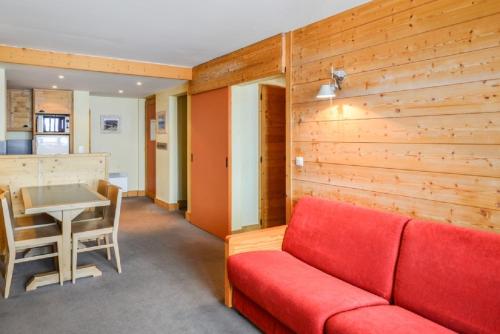 Select One-Bedroom Apartment (5 People)