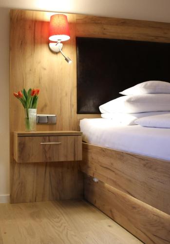 Hotel Sonnenhugel 926m von Lüneburger Straße entfernt