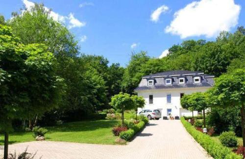 Weisses-Haus-am-Kurpark-Fewo-Gartenblick - Apartment - Quedlinburg