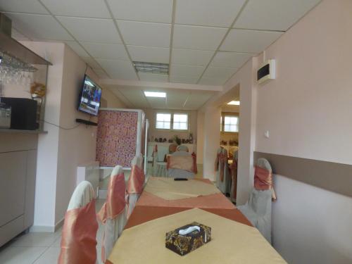 Restaurante, Gura Padurii in Poiana Tapului