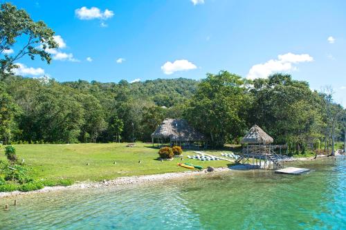 6 Great Hotels in El Remate Guatemala