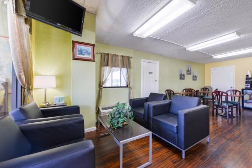 Americas Best Value Inn-Nashville/Airport South - image 2