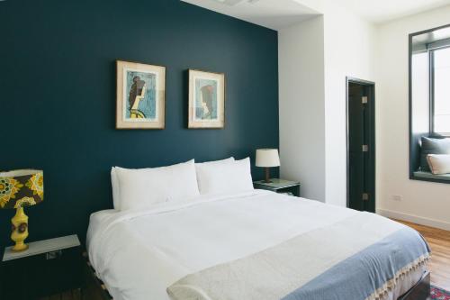 Cisneros Room  image 4