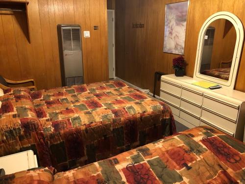 Giant Oaks Lodge in Running Springs, USA