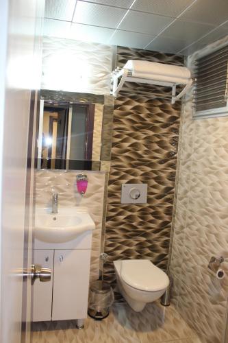 4 twin beds