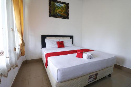 RedDoorz Plus near Kuta Beach Lombok