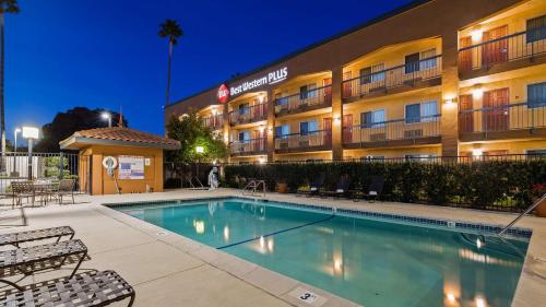 Best Western Plus Pleasanton Inn - image 2