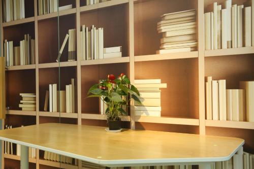 Wuhan Worry-free Capsule Hotel in Wuhan