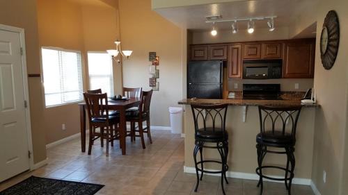 3 Bedroom condo in Mesquite #450 - image 2