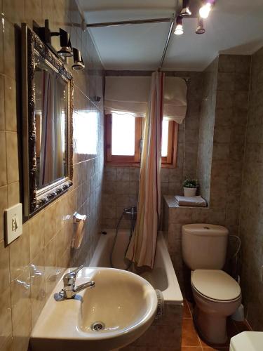 Fürdőszoba, Cal Sastre in Castellar de nhug