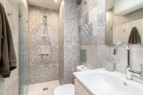 M&M Modern & Multifunctional One Bedroom Apartment by Flat Mаnager, Sofia (photo 5)