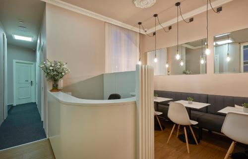 Hostal Central Barcelona - image 10